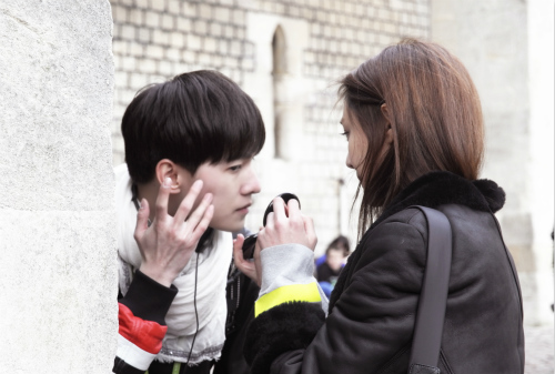  ֣ˬ ʲô֣ˬݡ΢΢һЦǡĲǾ